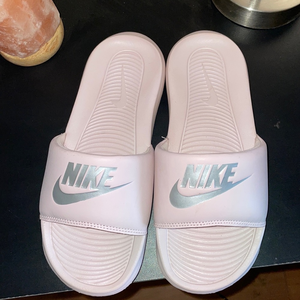Nike pink slides size 6 only tried on